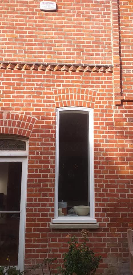 Busman's Holiday... e-pointing my own house. NHL mortar to a Bird's Beak finish.